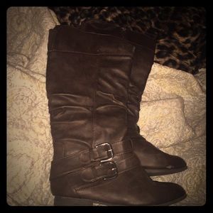 Zip up Brown Boots
